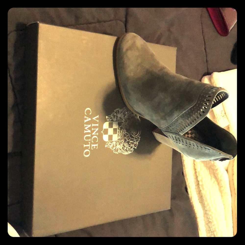 Vince camuto Fileana split shaft bootie